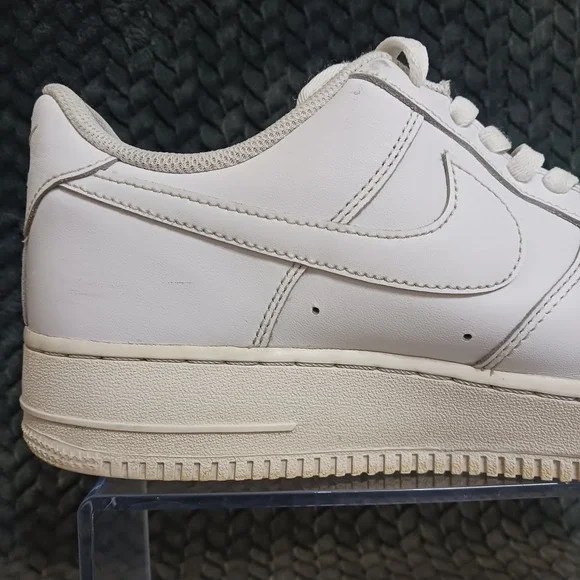 Nike Air Force 1 '07 Low Triple White Men's Athletic Shoes Sneakers Sz 9.5 - Picture 11 of 16